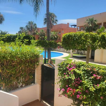 ¡Bajo precioso con salida directa a la piscina comunitaria en Paraíso de Vera! Exterior foto