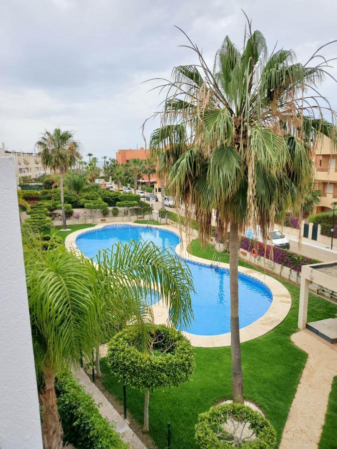 ¡Bajo precioso con salida directa a la piscina comunitaria en Paraíso de Vera! Exterior foto