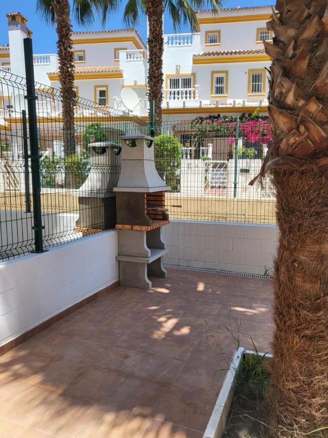 ¡Bajo precioso con salida directa a la piscina comunitaria en Paraíso de Vera! Exterior foto