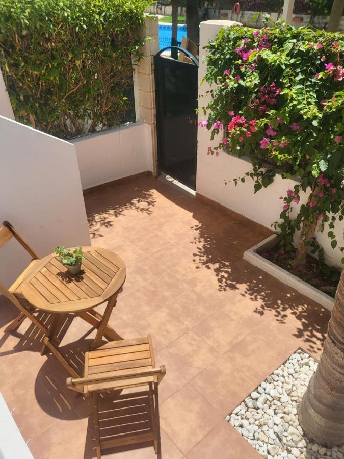 ¡Bajo precioso con salida directa a la piscina comunitaria en Paraíso de Vera! Exterior foto