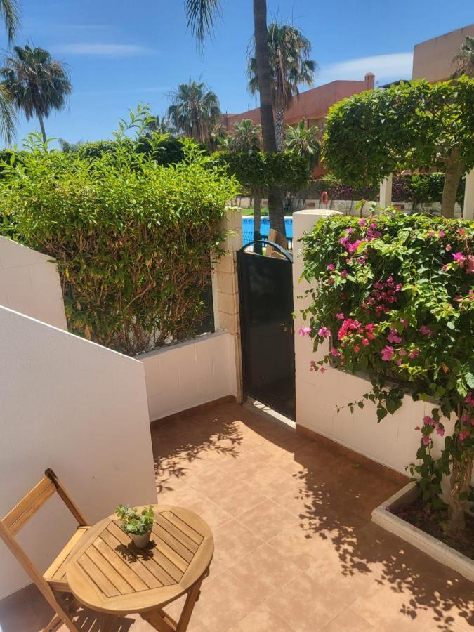 ¡Bajo precioso con salida directa a la piscina comunitaria en Paraíso de Vera! Exterior foto
