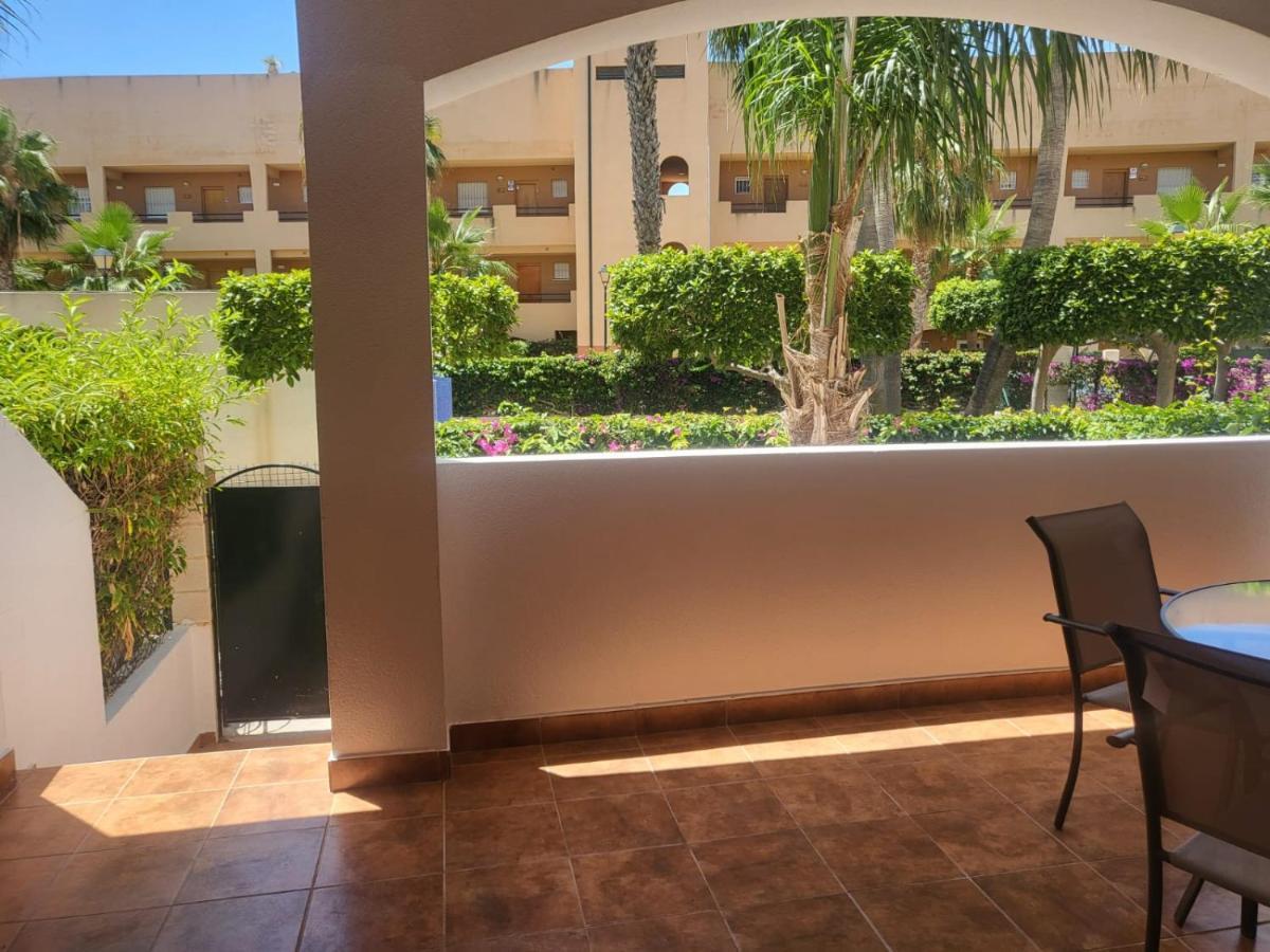¡Bajo precioso con salida directa a la piscina comunitaria en Paraíso de Vera! Exterior foto